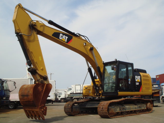 CATERPILLAR EXCAVATOR