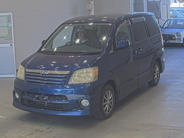 TOYOTA NOAH S V