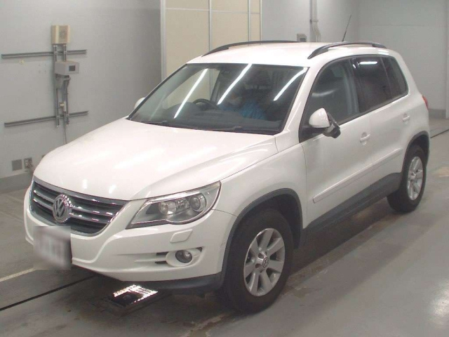 VOLKSWAGEN TIGUAN 4WD