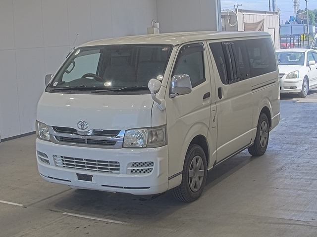 TOYOTA HIACE VAN