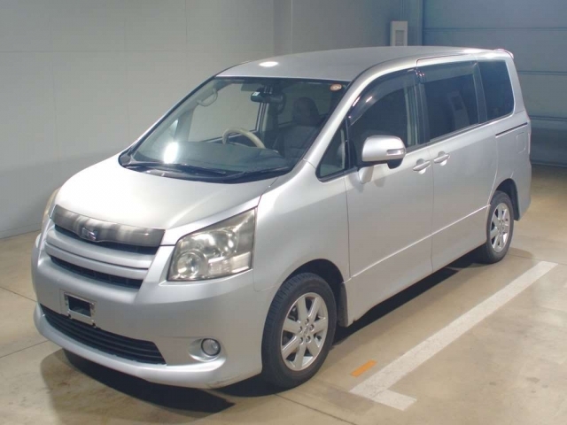 TOYOTA NOAH S 4WD