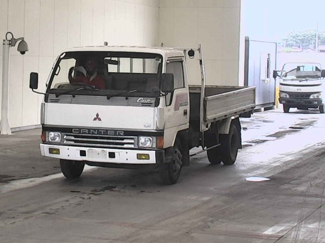 MITSUBISHI CANTER GILA