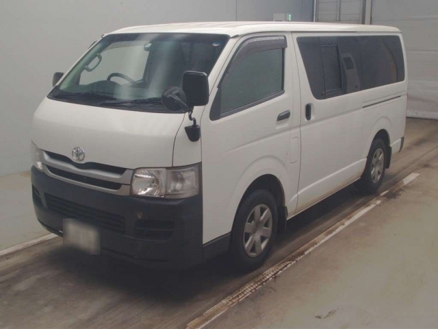 TOYOTA HIACE VAN