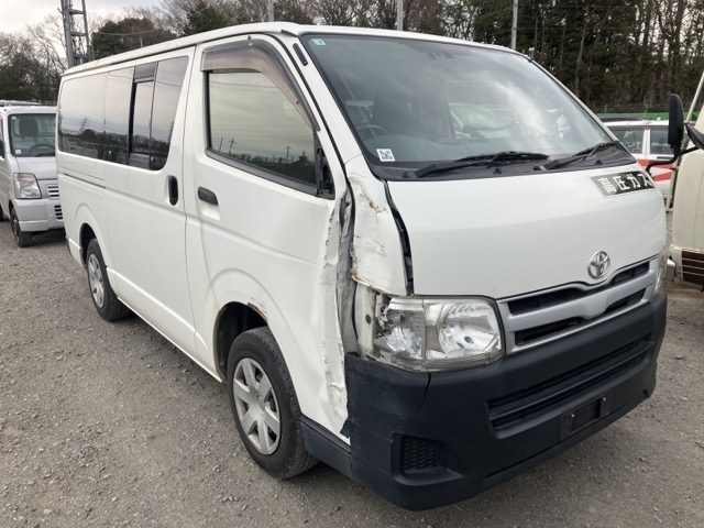 TOYOTA HIACE VAN DX