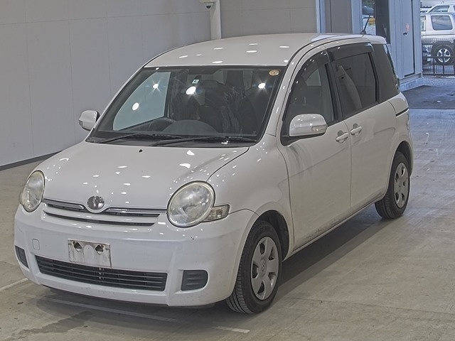 TOYOTA SIENTA X LTD