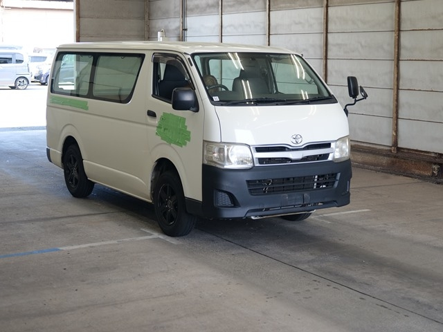 TOYOTA HIACE VAN DX