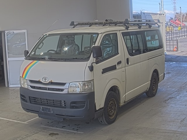 TOYOTA HIACE VAN