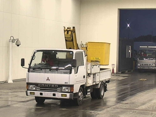 MITSUBISHI CANTER