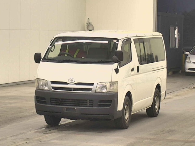 TOYOTA HIACE VAN .4WD