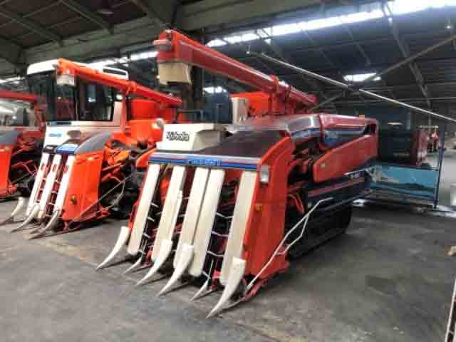 KUBOTA RICE HARVESTER