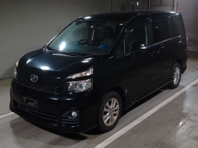 TOYOTA VOXY ZS 4WD