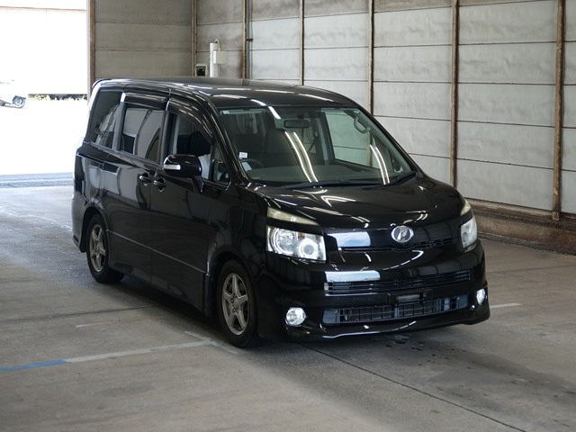 TOYOTA VOXY Z