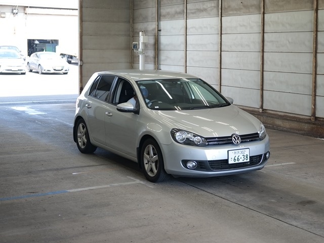 VOLKSWAGEN GOLF TSI High Line
