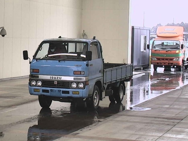 ISUZU ELF Gila