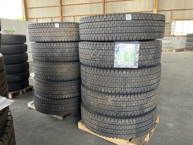 TIRE SET