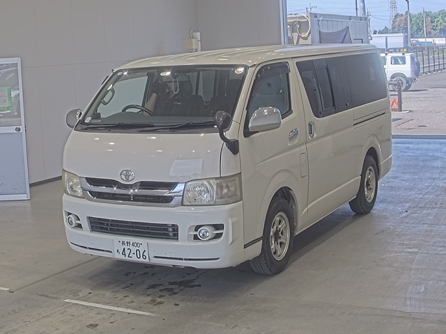 TOYOTA HIACE VAN