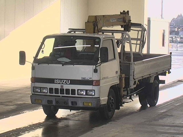 ISUZU ELF Gila . Crane 3 Dan