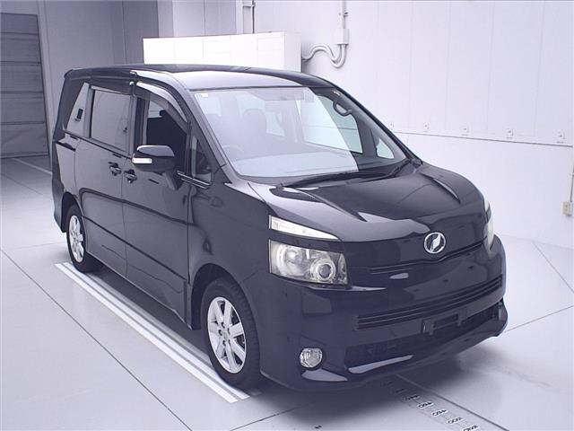 TOYOTA VOXY 4WD ZS