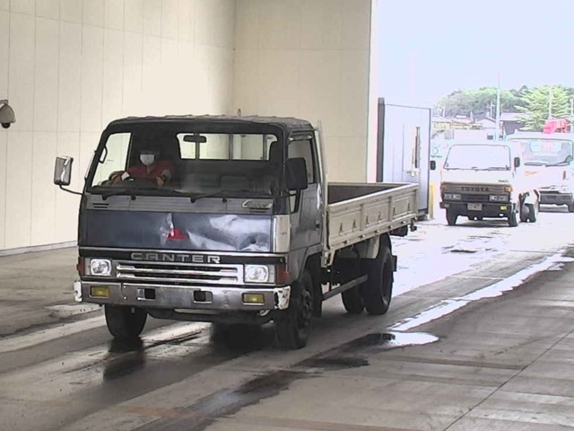 MITSUBISHI CANTER GILA