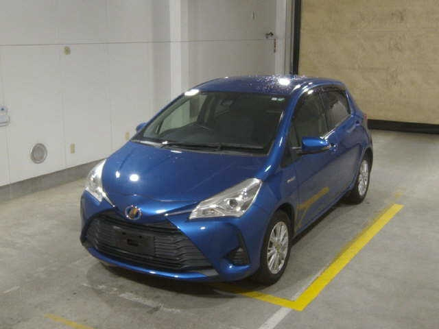 TOYOTA VITZ Hybrid F