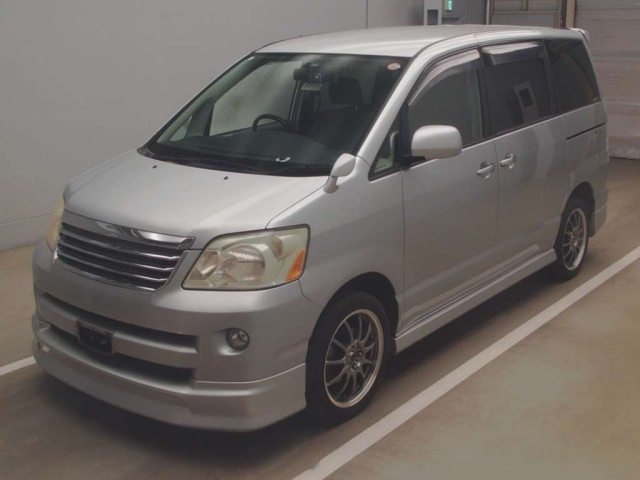 TOYOTA NOAH X 4WD