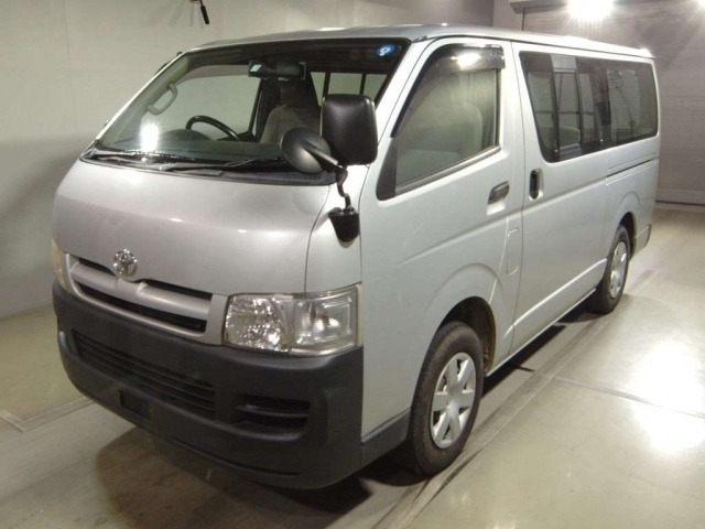 TOYOTA HIACE REGIUS Long DX 4WD