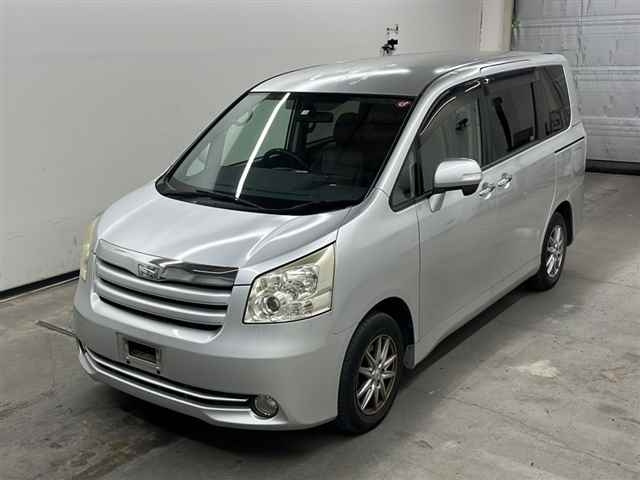 TOYOTA NOAH X