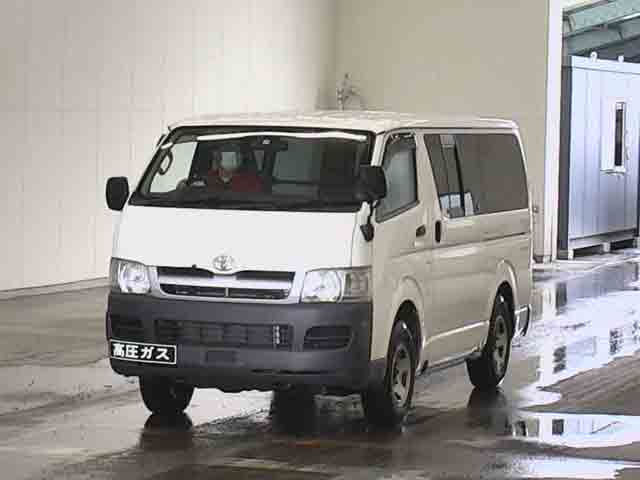 TOYOTA HIACE