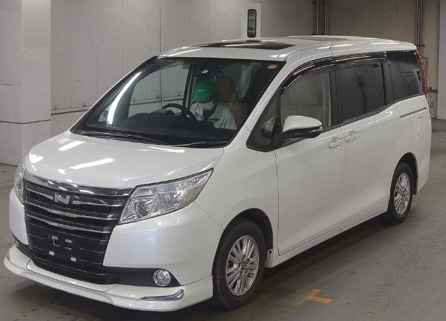 TOYOTA NOAH
