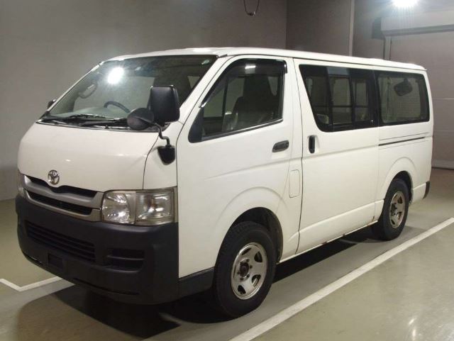 TOYOTA REGIUS ACE