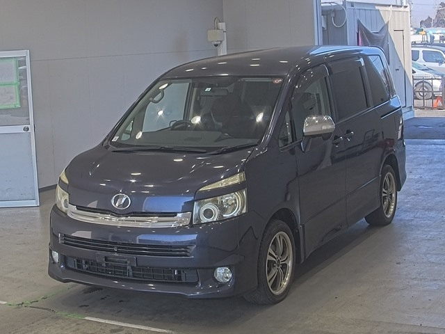 TOYOTA VOXY Z