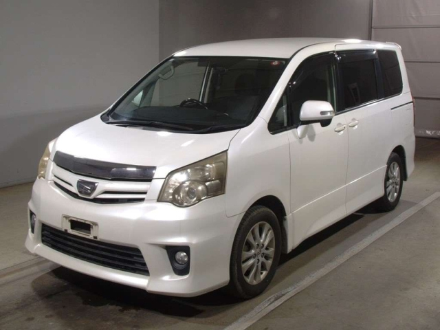 TOYOTA NOAH SI
