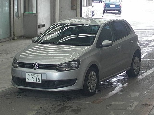 VOLKSWAGEN POLO