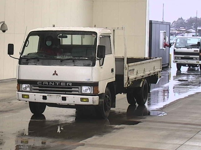 MITSUBISHI CANTER GILA