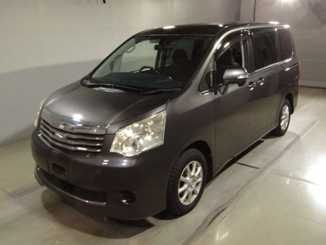 TOYOTA NOAH X