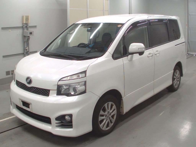 TOYOTA VOXY ZS 4WD