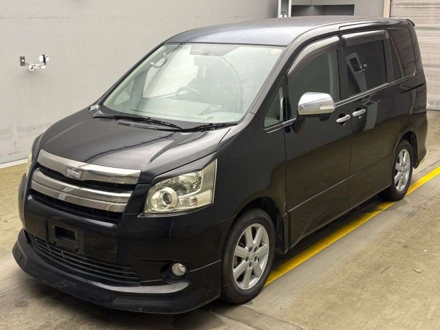 TOYOTA NOAH SI