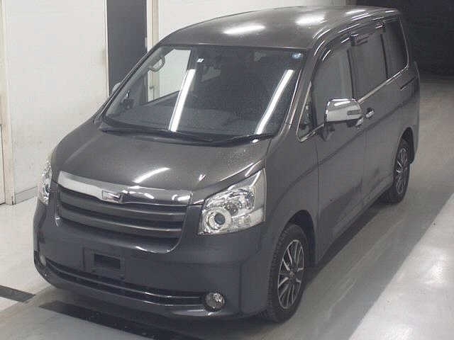 TOYOTA NOAH X