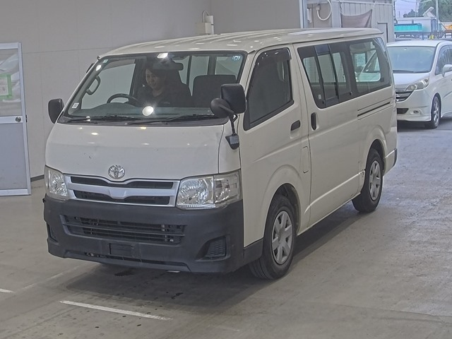 TOYOTA HIACE VAN DX