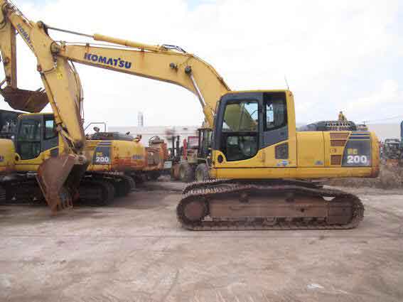 KOMATSU EXCAVATOR
