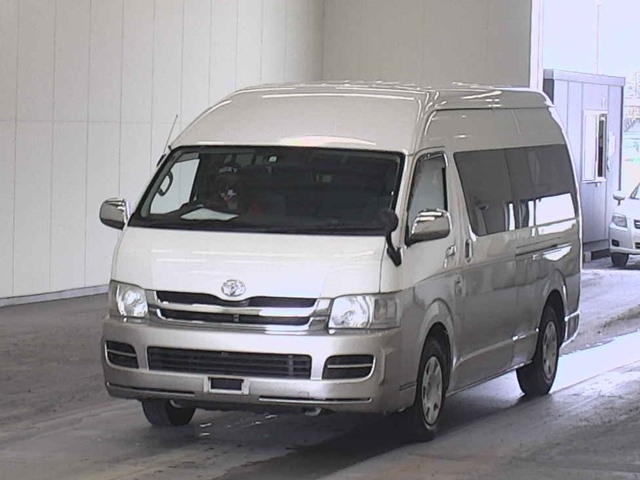 TOYOTA HIACE VAN