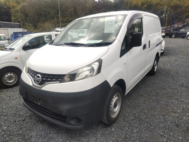 NISSAN NV200 2WD
