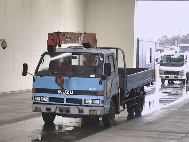 ISUZU ELF Gila . Crane