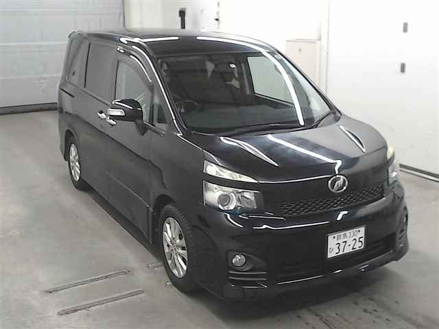 TOYOTA VOXY ZS
