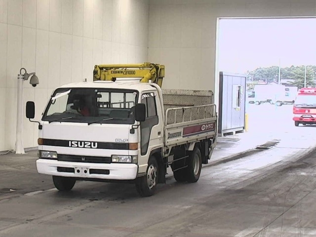 ISUZU ELF Gila . Crane