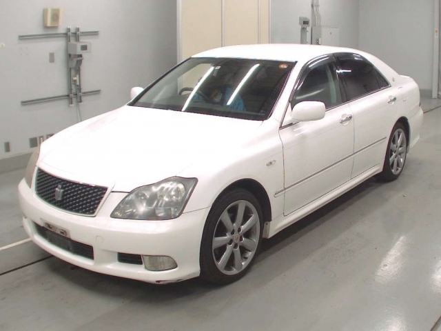 TOYOTA CROWN Athlete