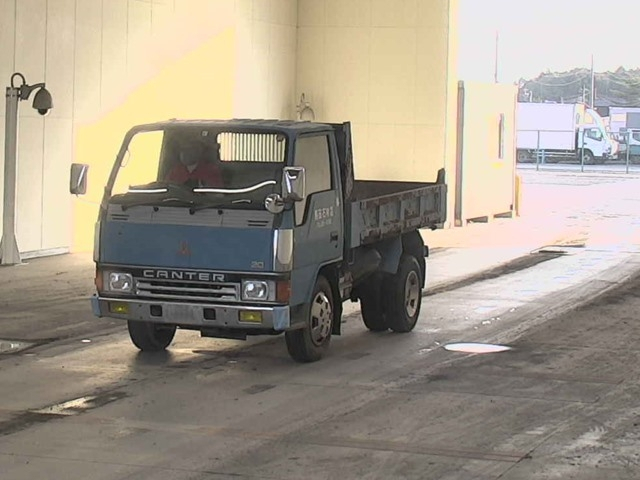 M ITSUBISHI CANTER Dump