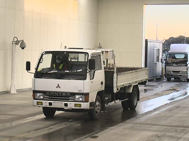 MITSUBISHI CANTER GILA