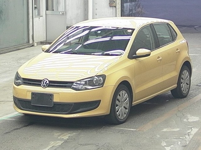 VOLKSWAGEN POLO
