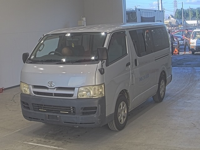 TOYOTA HIACE VAN